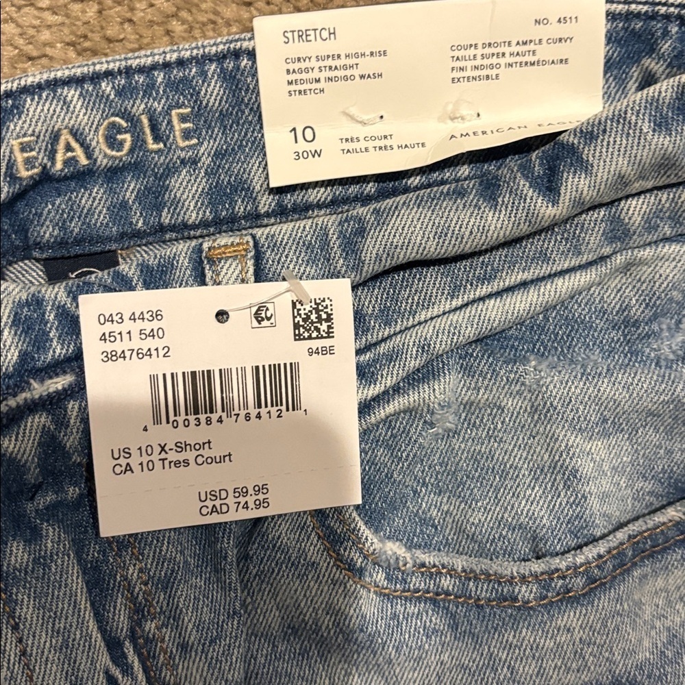 NWT ✨ American Eagle Outfitters Ripped Blue curvy Boyfriend Jeans- size 10 - Picture 3 of 6